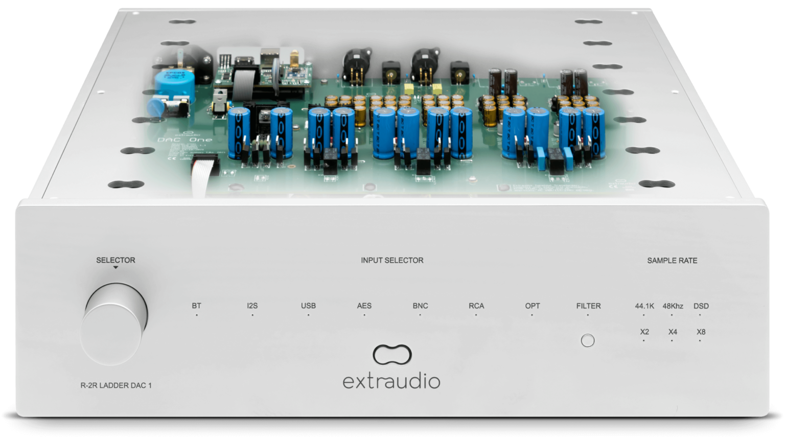 Vue interne du DAC 1 R2R : transformateurs médicaux, banque 45000uF et soudures argent.