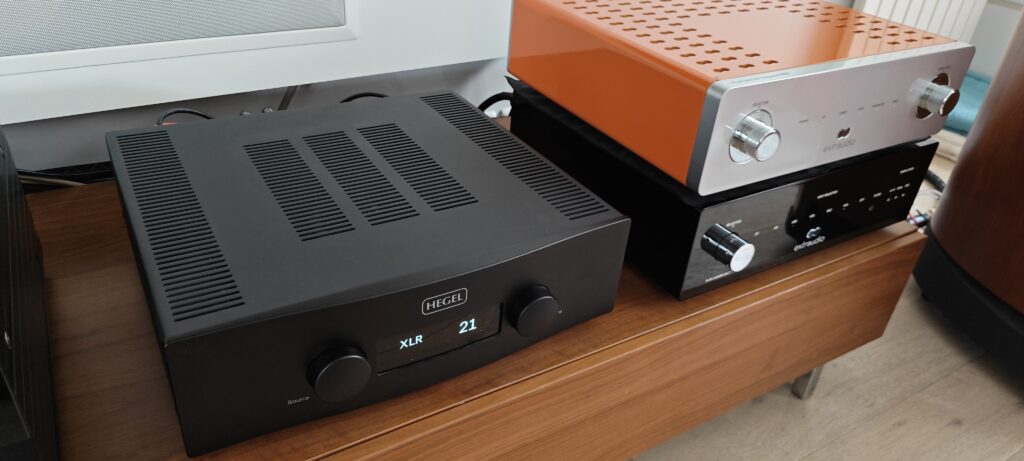 Magasin de matériel hi-fi à Colombes Conseil, installation et vente de matériel Hifi et Vidéo haut de gamme sur Paris et l'ile de France.