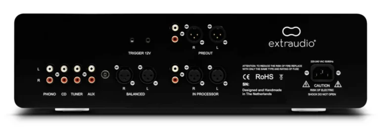 Face arrière préamplificateur Extraudio XP5 MKII connectique RCA XLR Bypass