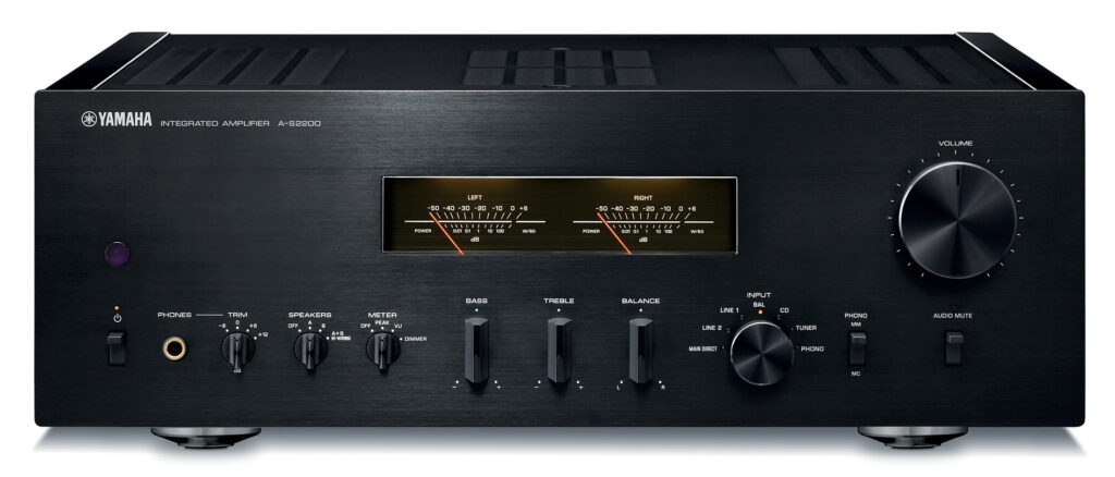 Amplificateur intégré Yamaha A-S2200 – conception symétrique, musicalité raffinée et puissance maîtrisée.