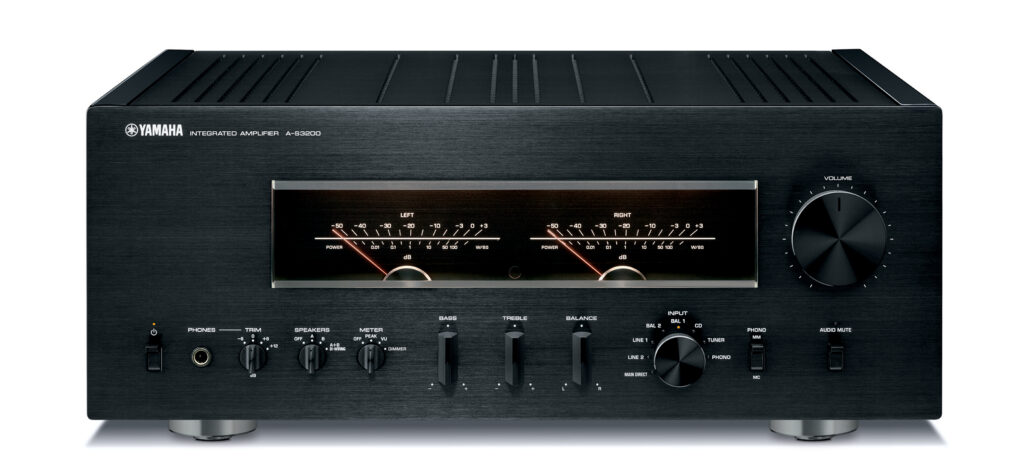 Amplificateur intégré Yamaha A-S3200, conception haut de gamme, musicalité et transparence exceptionnelles.