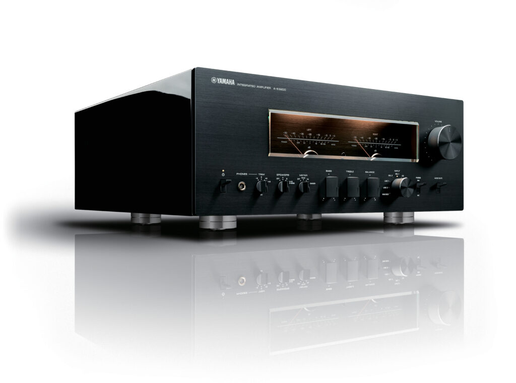 Amplificateur intégré Yamaha A-S3200, conception haut de gamme, musicalité et transparence exceptionnelles.