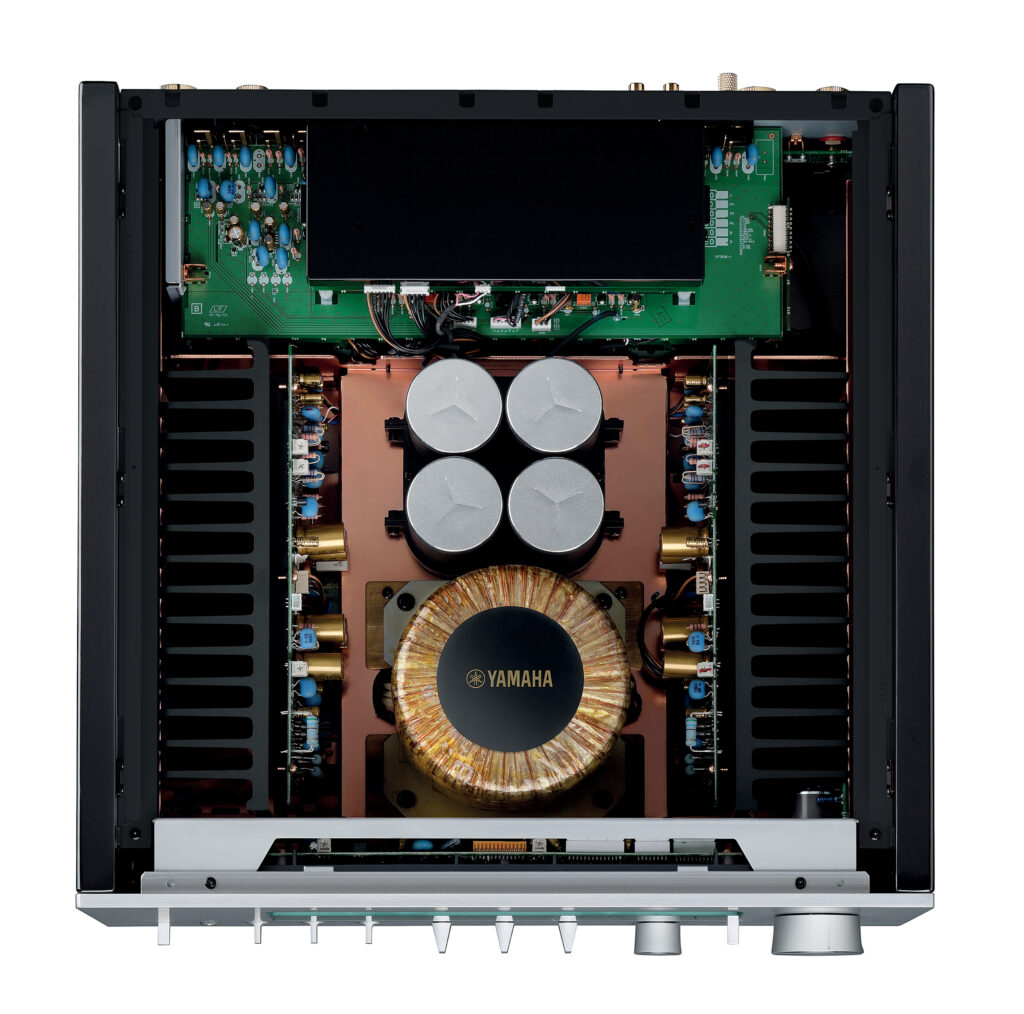 Amplificateur intégré Yamaha A-S3200, conception haut de gamme, musicalité et transparence exceptionnelles.