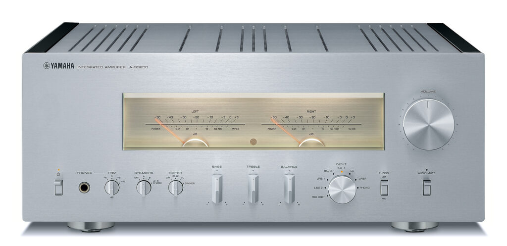 Amplificateur intégré Yamaha A-S3200, conception haut de gamme, musicalité et transparence exceptionnelles.