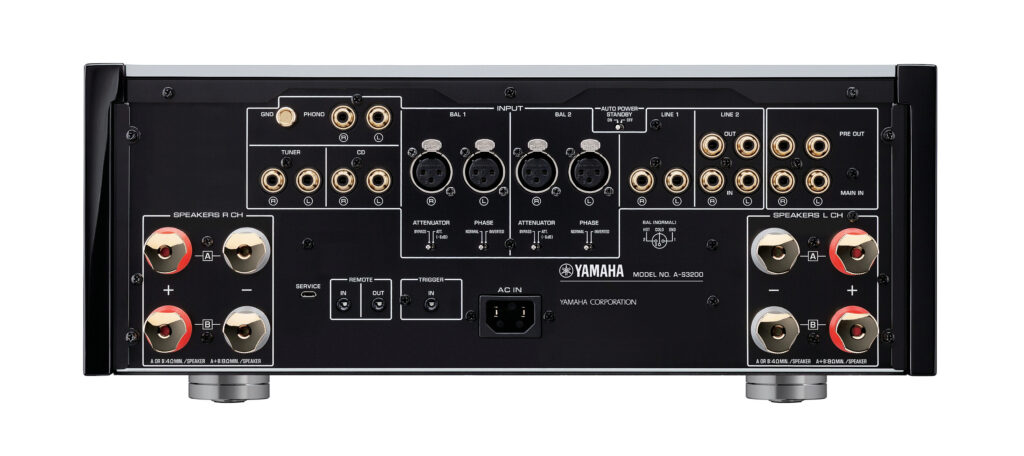 Amplificateur intégré Yamaha A-S3200, conception haut de gamme, musicalité et transparence exceptionnelles.