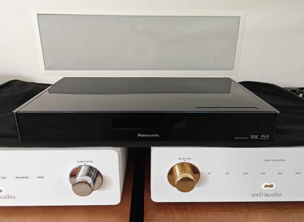 Platine Blu-Ray Panasonic DMP-BDT700 4K 3D haut de gamme avec télécommande et carton d’origine.