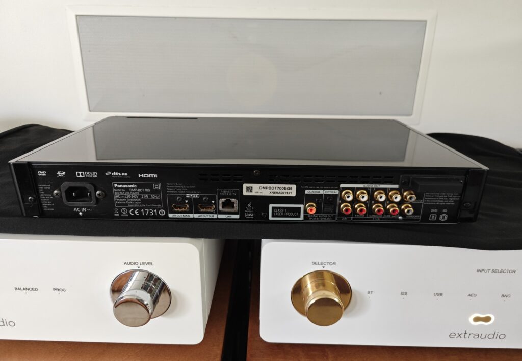 Platine Blu-Ray Panasonic DMP-BDT700 4K 3D haut de gamme avec télécommande et carton d’origine.