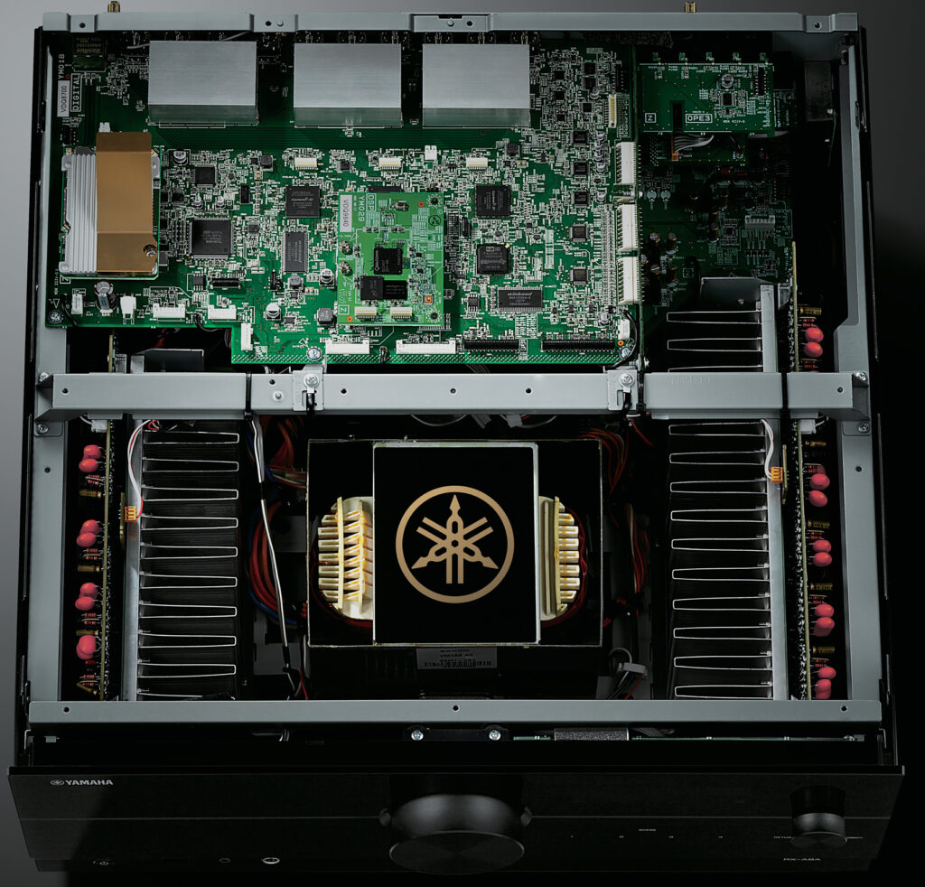 Yamaha RX‑A8A, amplificateur multicanaux Home Cinéma haut de gamme offrant une expérience sonore immersive Dolby Atmos et DTS:X, compatible 4K/8K.