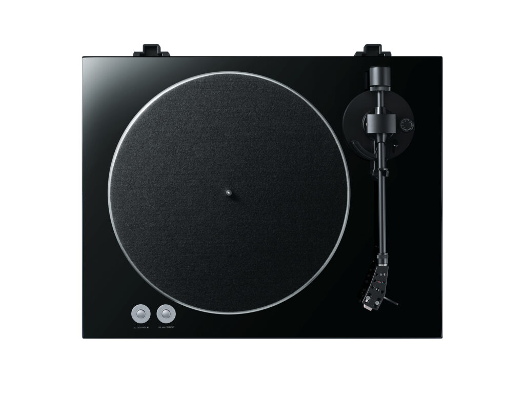 Platine vinyle Yamaha TT-S303, lecture analogique haute fidélité avec cellule MM et sortie phono intégrée.