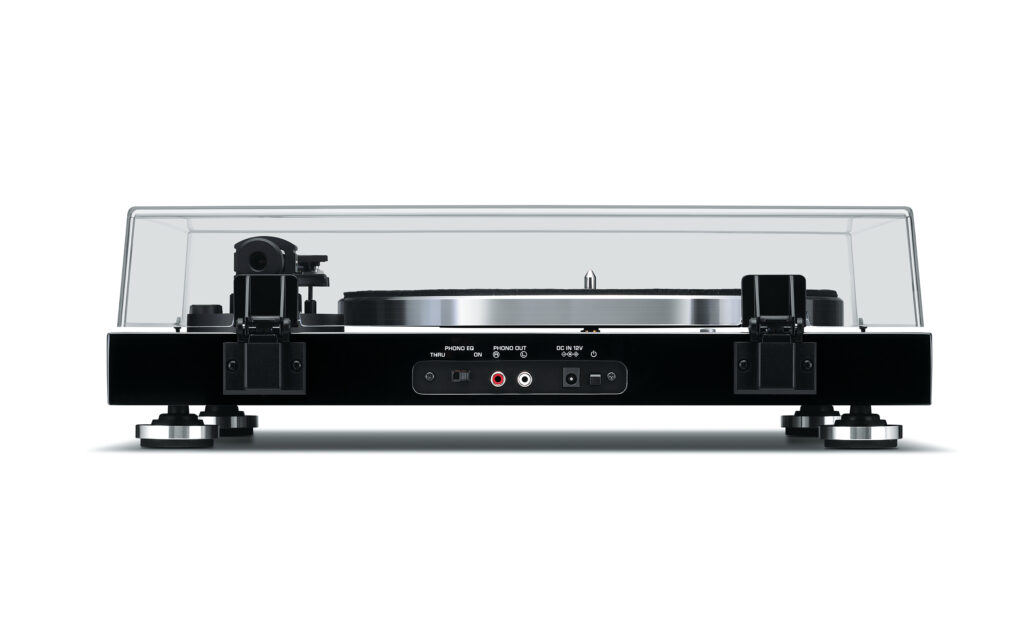 Platine vinyle Yamaha TT-S303, lecture analogique haute fidélité avec cellule MM et sortie phono intégrée.