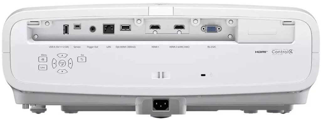 Photo du vidéoprojecteur Epson EH-LS9000 en fonctionnement, laser 4K HDR, qualité d’image immersive et lumineuse pour Home Cinéma haut de gamme