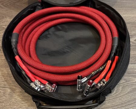 Câbles d’enceintes HX Référence – câbles audiophiles suisses haut de gamme pour une restitution sonore naturelle et équilibrée