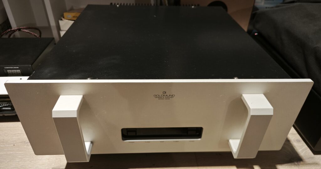 Amplificateur de puissance Goldmund Mimesis 8 haut de gamme sur SON HD SALON PRIVÉ