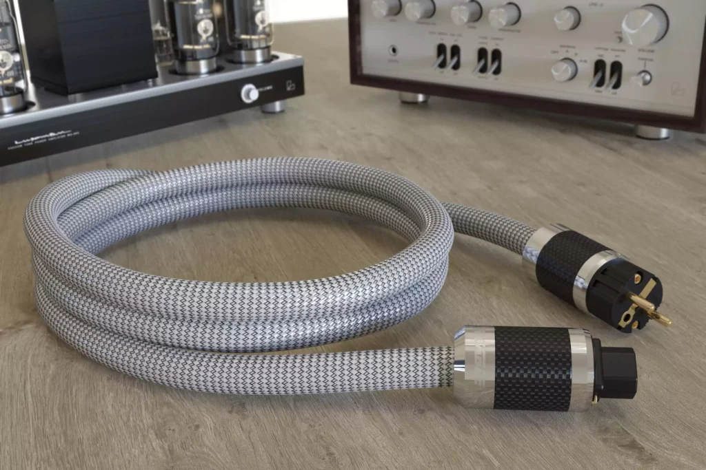 Câble Ricable série INVICTUS. Câble d'alimentation électrique. Ce câble secteur de trés haut de gamme améliore considérablement votre système hifi.