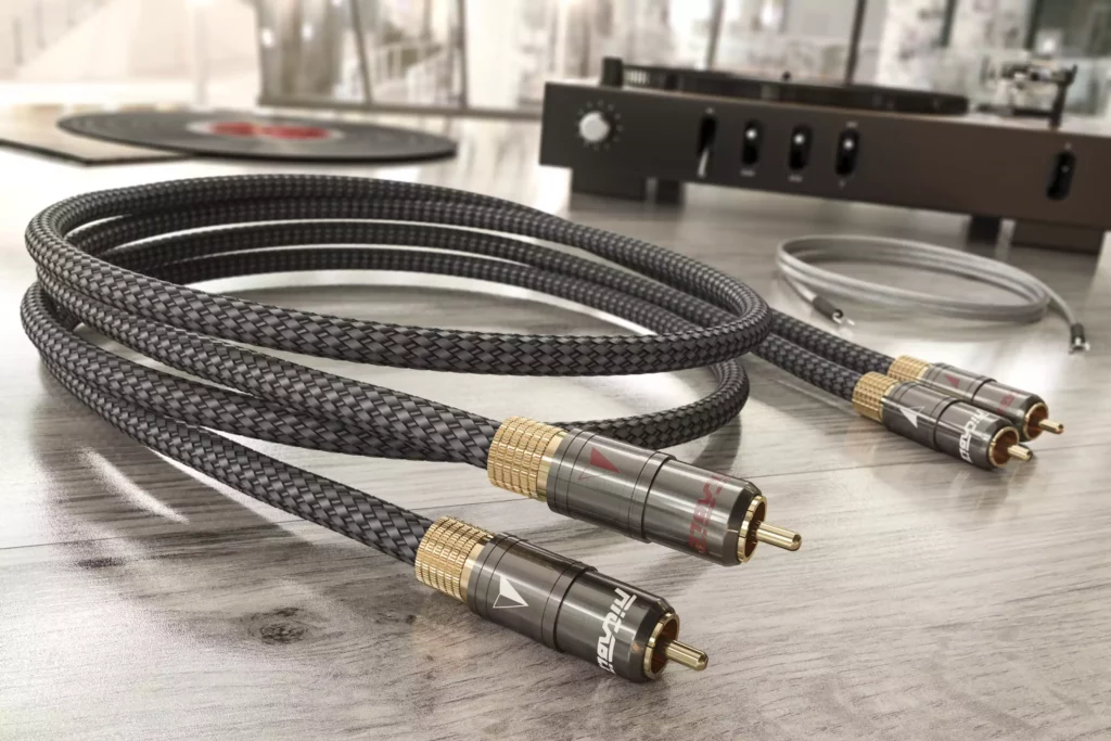 Câble Ricable de modulation asymétrique RCA Magnus garantie à vie et fait main. Câble artisanal haut de gamme pour audiophiles mélomanes.