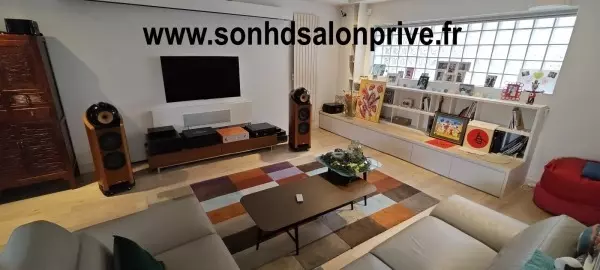 SON HD SALON PRIVE Showroom et auditorium Hifi pour les audiophiles, sur RDV. Conseil, installation et vente de matériel Hifi et Vidéo haut de gamme sur Paris et l'ile de France. Possibilité de se déplacer pour des tests et des essais à votre domicile. Expert en résolution de problèmes d'alimentation électrique et d'optimisation du courant.