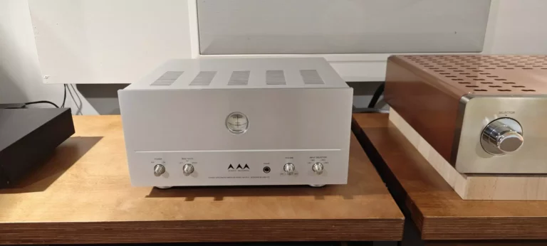 Amplificateur intégré à lampes Air Tight AM-201 H