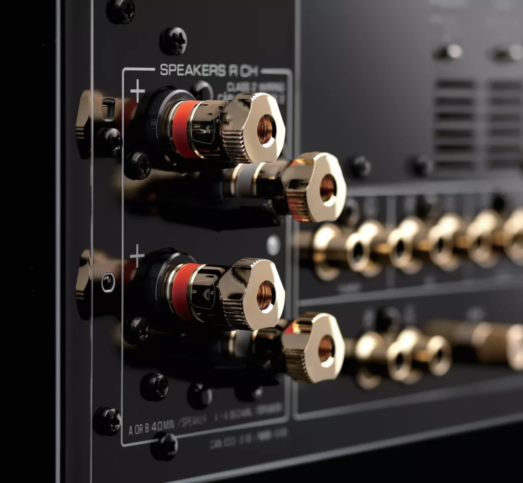 Amplificateur intégré Yamaha A-S2200 – conception symétrique, musicalité raffinée et puissance maîtrisée.