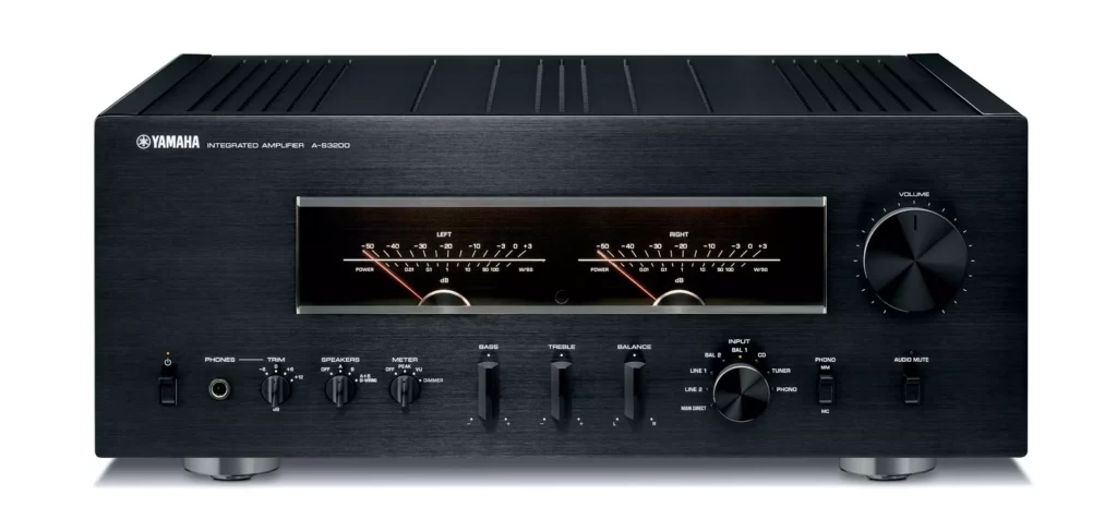 Amplificateur intégré Yamaha A-S3200, conception haut de gamme, musicalité et transparence exceptionnelles.
