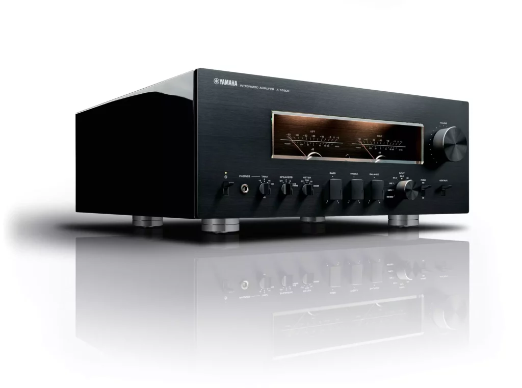 Amplificateur intégré Yamaha A-S3200, conception haut de gamme, musicalité et transparence exceptionnelles.