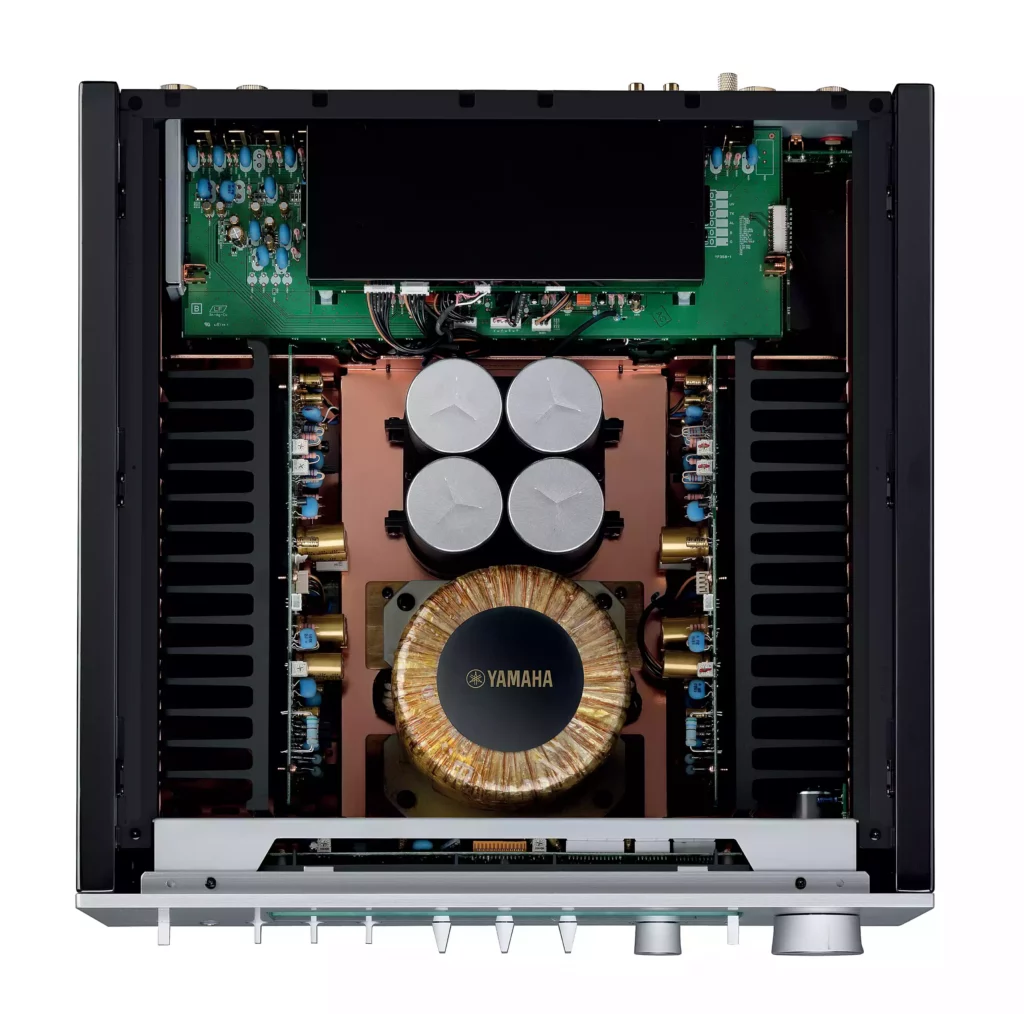 Amplificateur intégré Yamaha A-S3200, conception haut de gamme, musicalité et transparence exceptionnelles.