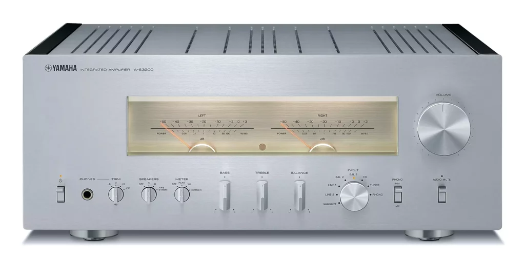Amplificateur intégré Yamaha A-S3200, conception haut de gamme, musicalité et transparence exceptionnelles.