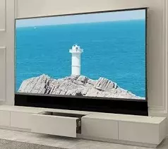 Écran motorisé au sol repliable, déploiement vertical automatique pour projection nomade haut de gamme.
