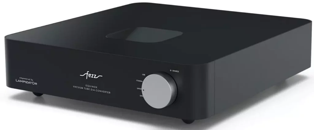DAC Fezz Audio Equinox noir, façade en aluminium poli avec logo Lampizator.