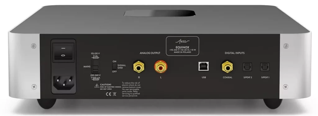 Face arrière du DAC Fezz Audio Equinox présentant les entrées USB, coaxiale et optiques.