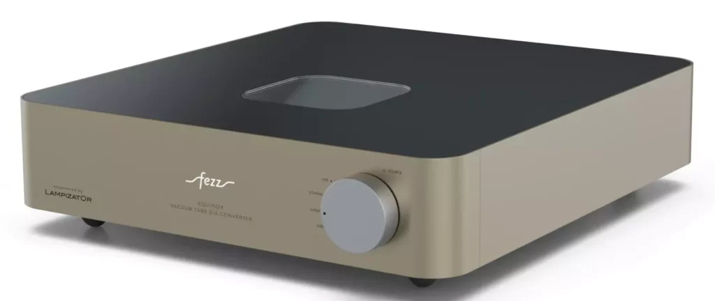 Profil du DAC Fezz Audio Equinox doré montrant la trappe coulissante d'accès au tube ECC82.