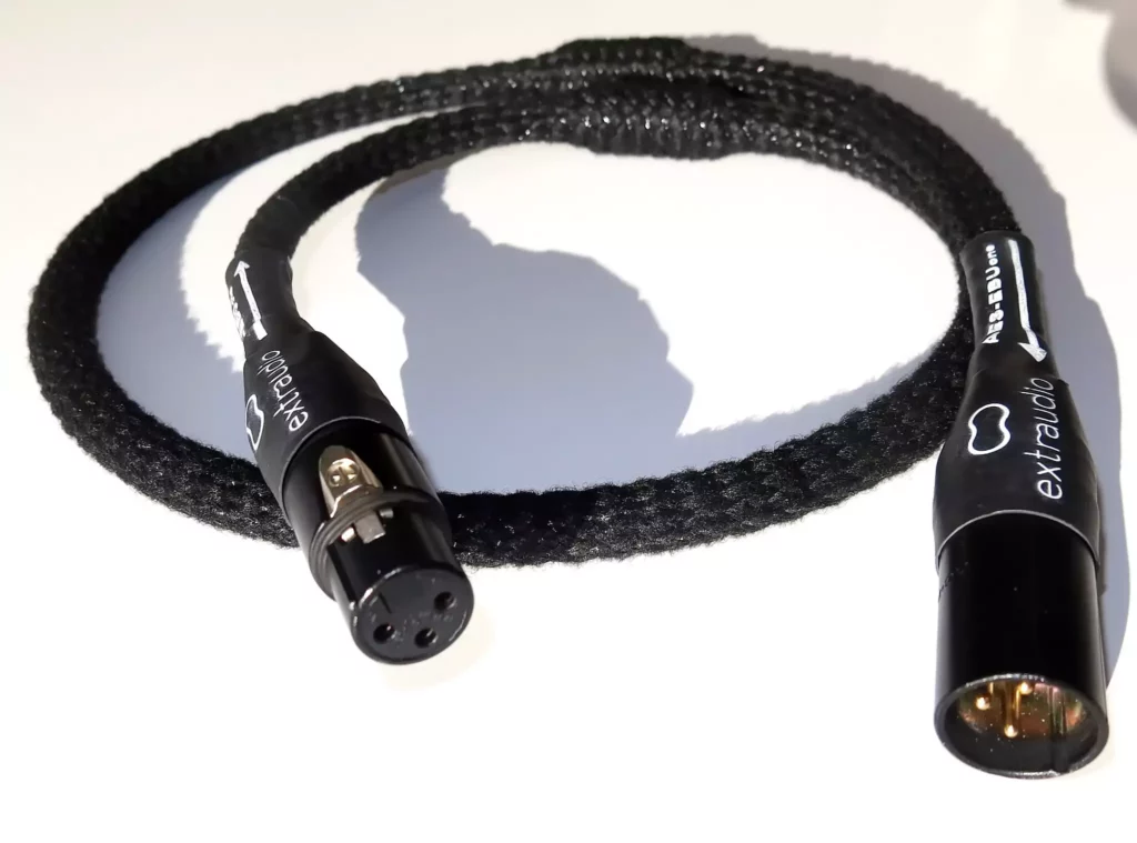Câble de modulation numérique symétrique Extraudio AES-EBU One en cuivre OCC et graphite.