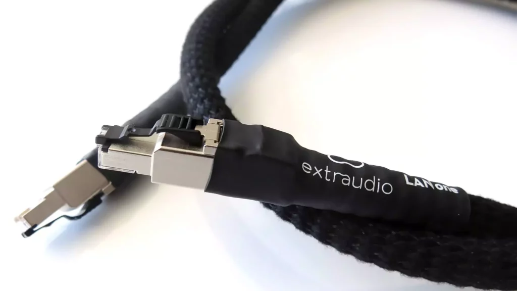 Câble réseau RJ45 audiophile Extraudio LAN One Cat 7 avec conducteurs en argent et quintuple isolation.