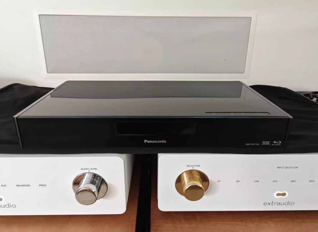 Platine Blu-Ray Panasonic DMP-BDT700 4K 3D haut de gamme avec télécommande et carton d’origine.