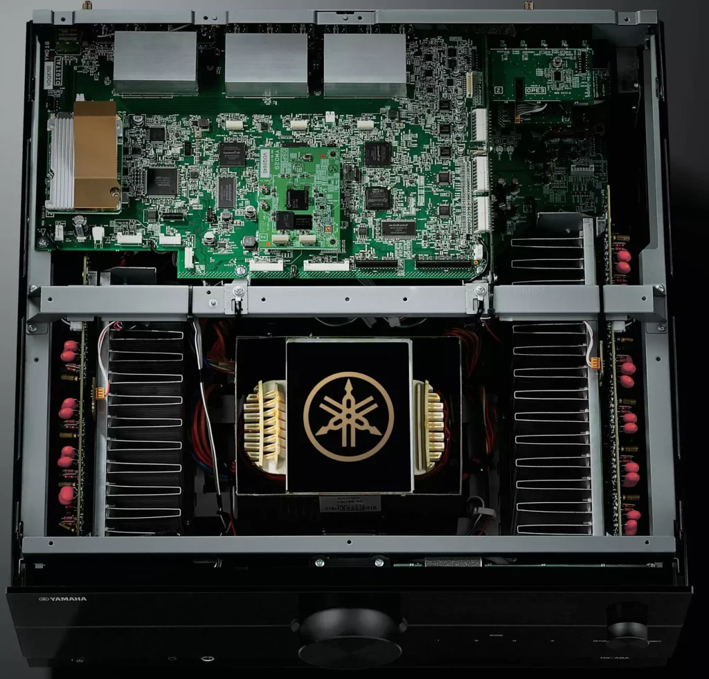 Yamaha RX‑A8A, amplificateur multicanaux Home Cinéma haut de gamme offrant une expérience sonore immersive Dolby Atmos et DTS:X, compatible 4K/8K.