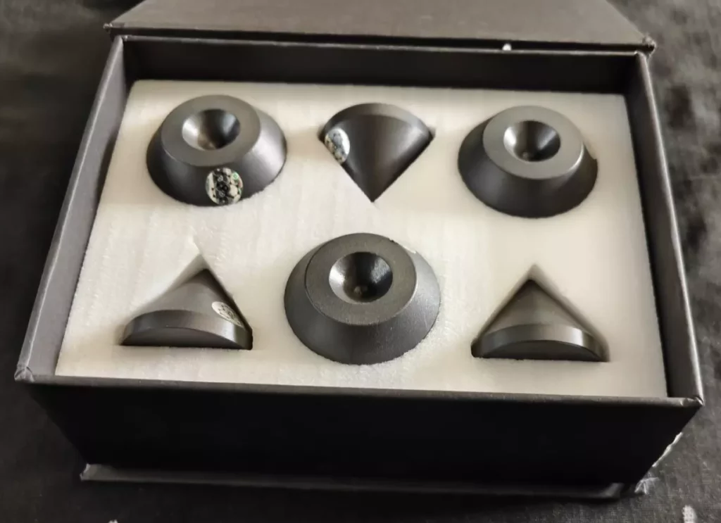 Pointes de découplage Graphite Audio IC-35 Premium – boîte de 3 pointes audiophiles haut de gamme en parfait état, comme neuves.