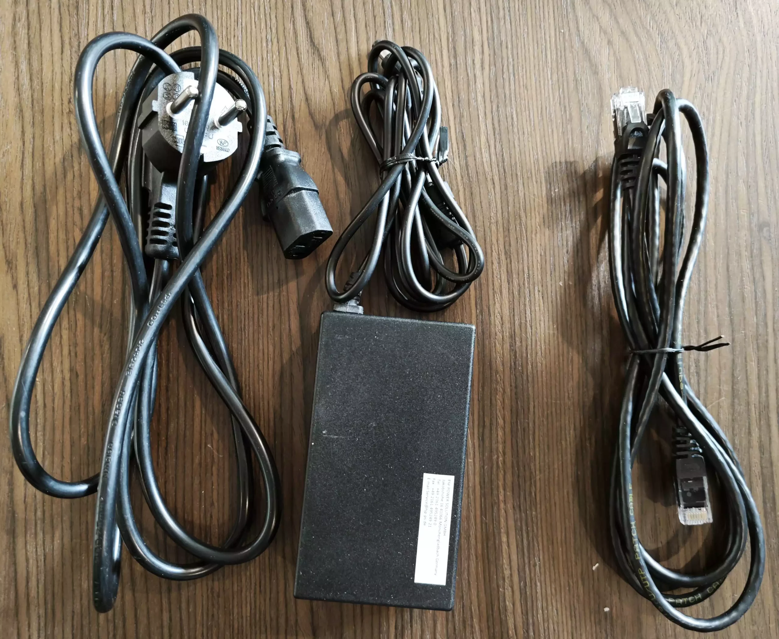 Accessoires du Innuos Zen Mini MKIII : facture d'achat, alimentation et carton d'origine